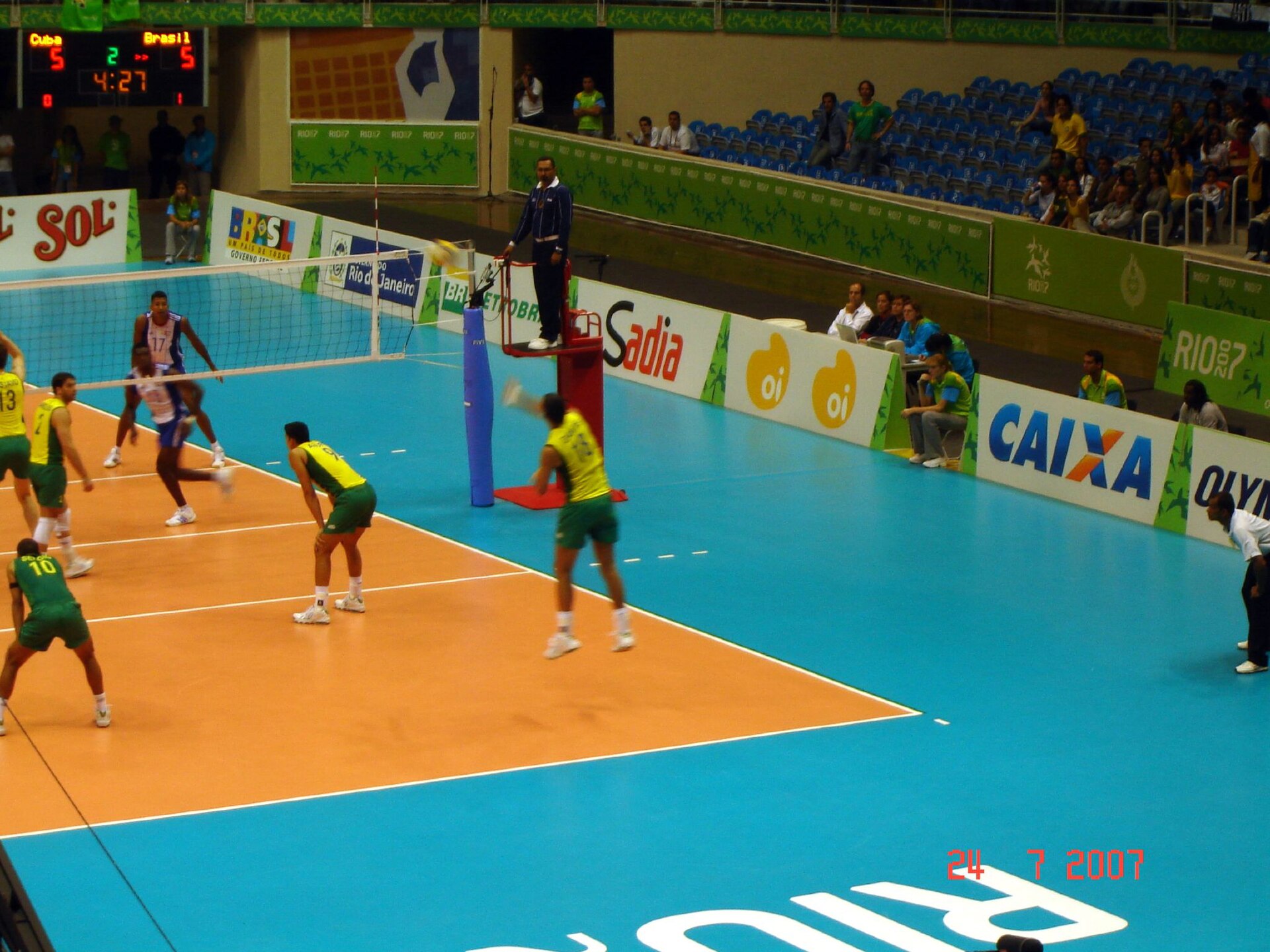 Dante Amaral sacando pela seleção brasileira no Pan-Americano Rio 2007